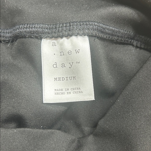 Women's Black High-Waisted Leggings - Picture 2 of 3